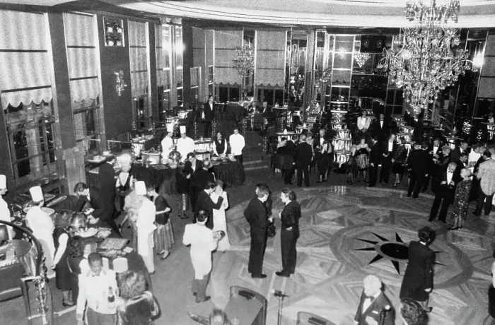 Framed Print : Refurbished Rainbow Room, 1987 Framed Print : Refurbished Rainbow Room, 1987