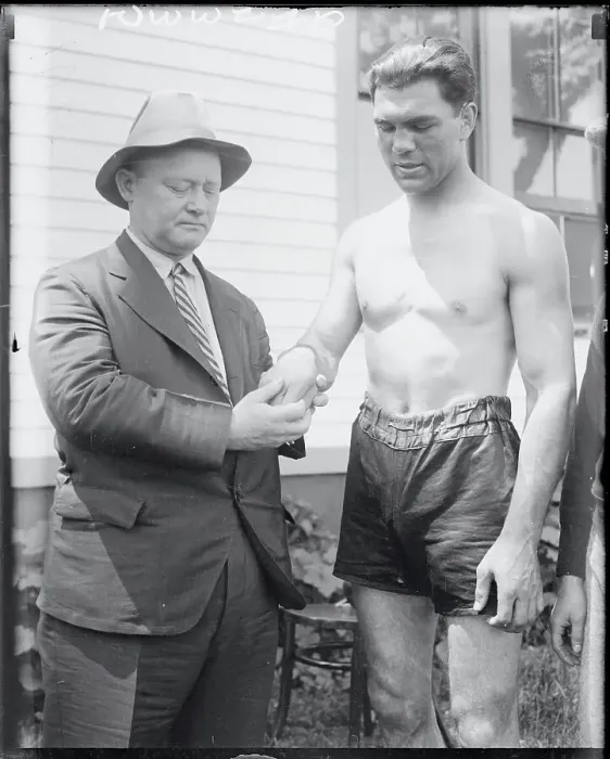 Framed Print : Reporter Inspecting Schmeling's Hand Framed Print : Reporter Inspecting Schmeling's Hand