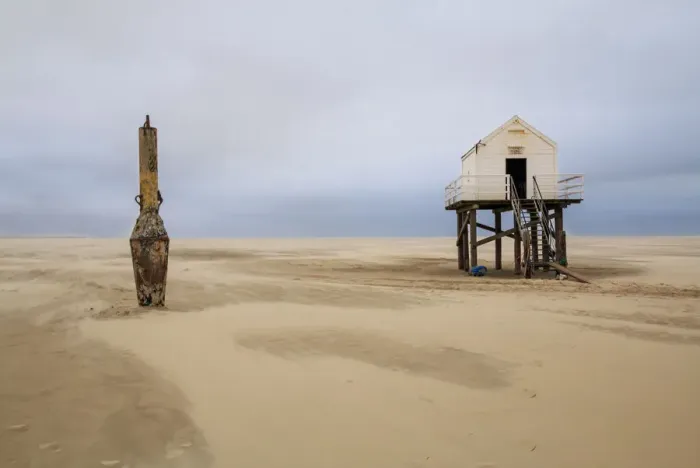 Framed Print : Rescue hut on Vlieland (Friesland, Netherlands)