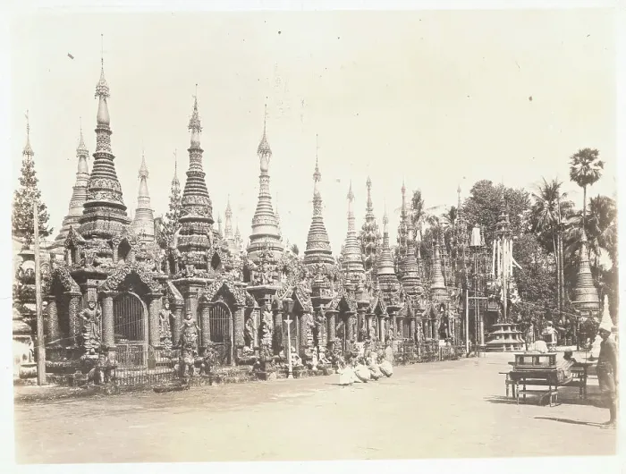 Framed Print : Residents Admiring the Shwe Dagon Pagoda Framed Print : Residents Admiring the Shwe Dagon Pagoda