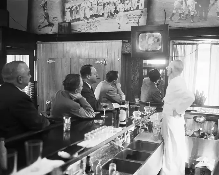 Framed Print : Restaurant Patrons Watch O'Dwyer On Tv Framed Print : Restaurant Patrons Watch O'Dwyer On Tv