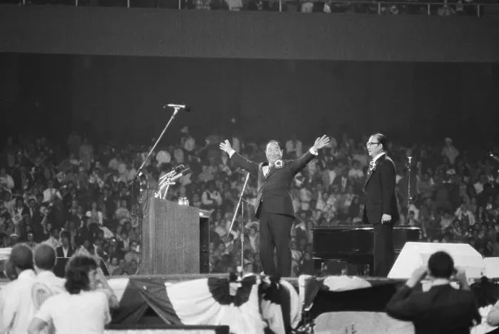 Framed Print : Rev. Sun Myung Moon Gestures To Crowd Framed Print : Rev. Sun Myung Moon Gestures To Crowd