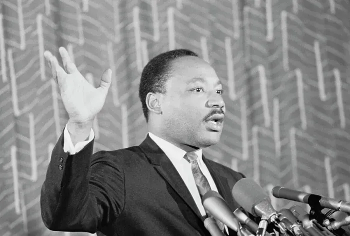 Framed Print : Reverend Martin Luther King Delivering Sermon Framed Print : Reverend Martin Luther King Delivering Sermon