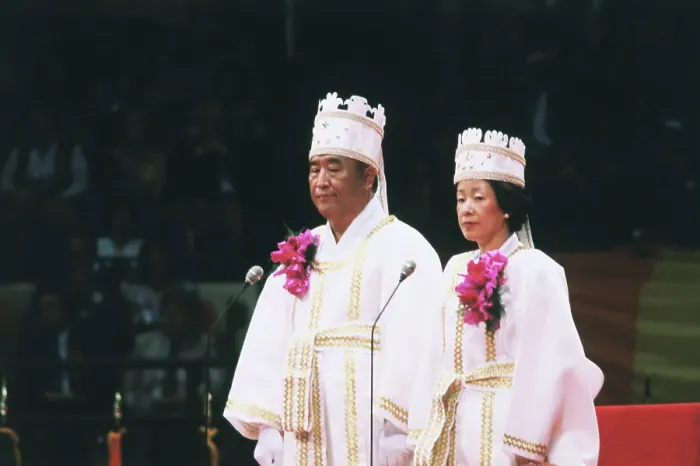 Framed Print : Reverend Sun Myung Moon and Wife During Wedding Ceremonies Framed Print : Reverend Sun Myung Moon and Wife During Wedding Ceremonies