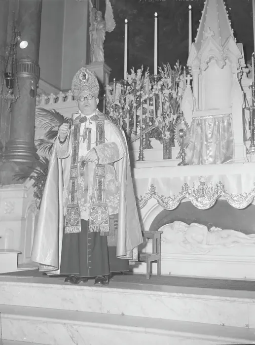 Framed Print : Reverend Thomas Tien Celebrating Mass
