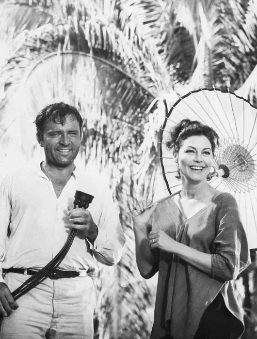 Framed Print : Richard Burton and Ava Gardner on Set Framed Print : Richard Burton and Ava Gardner on Set