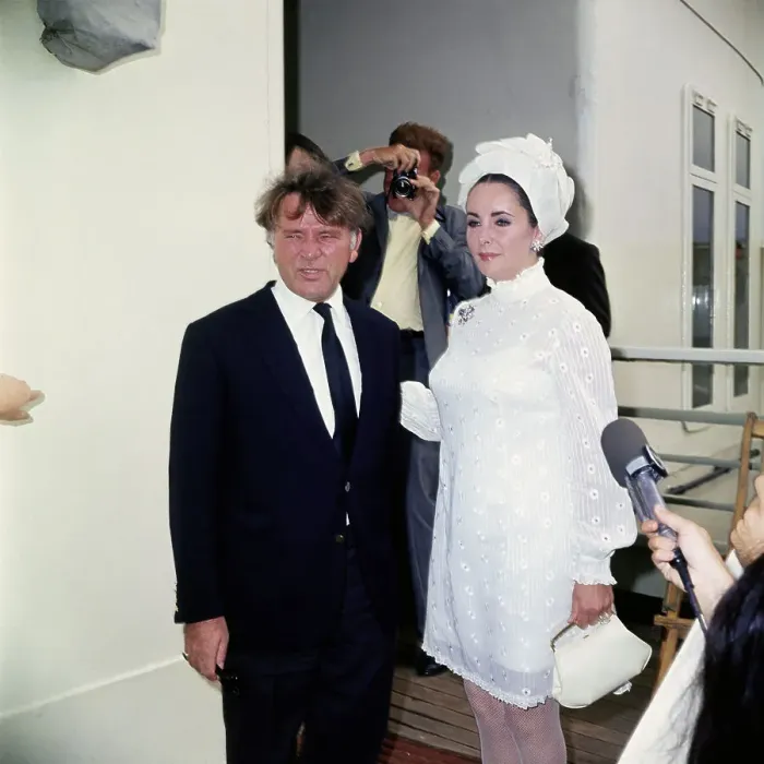 Framed Print : Richard Burton And Elizabeth Taylor Framed Print : Richard Burton And Elizabeth Taylor