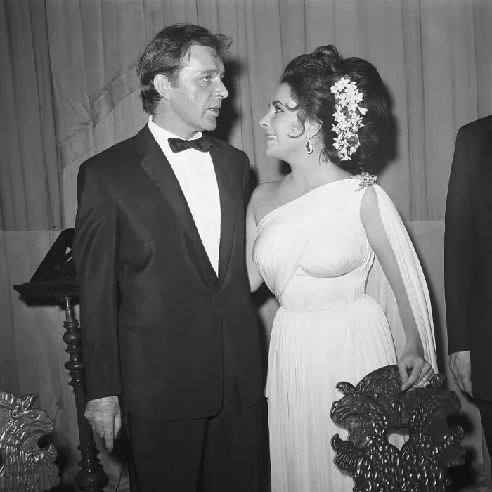 Framed Print : Richard Burton and Elizabeth Taylor Framed Print : Richard Burton and Elizabeth Taylor