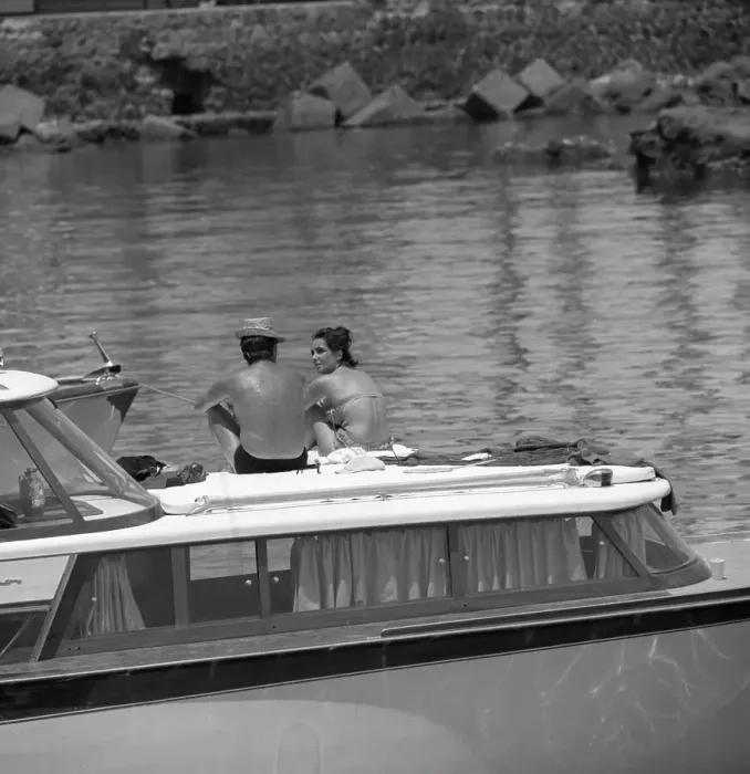 Framed Print : Richard Burton And Elizabeth Taylor On A Boat Framed Print : Richard Burton And Elizabeth Taylor On A Boat