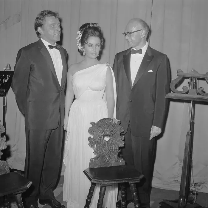 Framed Print : Richard Burton and Elizabeth Taylor with Philip Burton Framed Print : Richard Burton and Elizabeth Taylor with Philip Burton