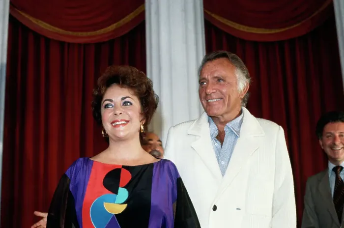 Framed Print : Richard Burton with Liz Taylor Framed Print : Richard Burton with Liz Taylor