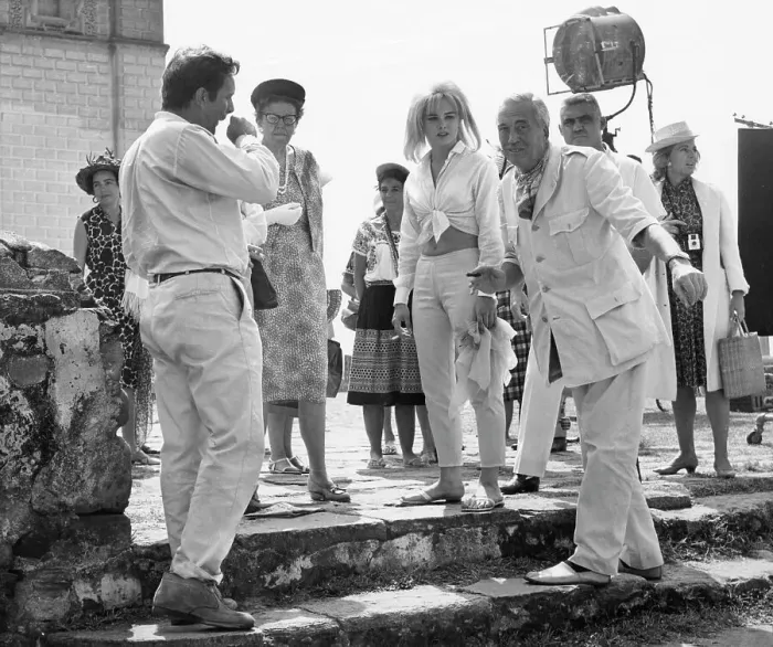 Framed Print : Richard Burton, Sue Lyon, And John Houston On Set Framed Print : Richard Burton, Sue Lyon, And John Houston On Set
