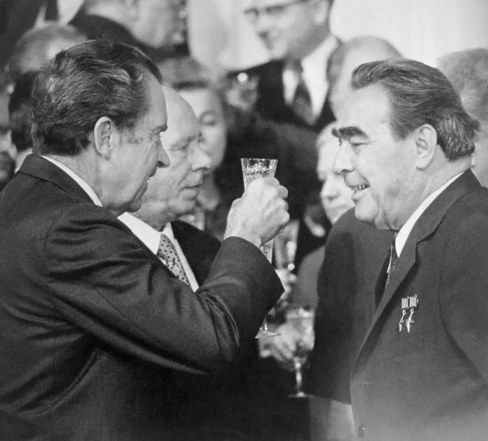 Framed Print : Richard Nixon Toasting Leonid Brezhnev Framed Print : Richard Nixon Toasting Leonid Brezhnev