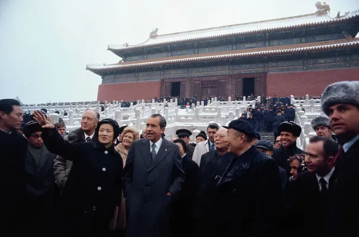 Framed Print : Richard Nixon withWife and Officials Framed Print : Richard Nixon withWife and Officials