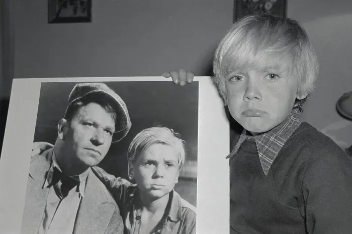 Framed Print : Ricky Shroeder Holding Large Photograph Framed Print : Ricky Shroeder Holding Large Photograph