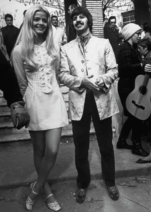 Framed Print : Ringo Starr and Ewa Aulin in Film Framed Print : Ringo Starr and Ewa Aulin in Film