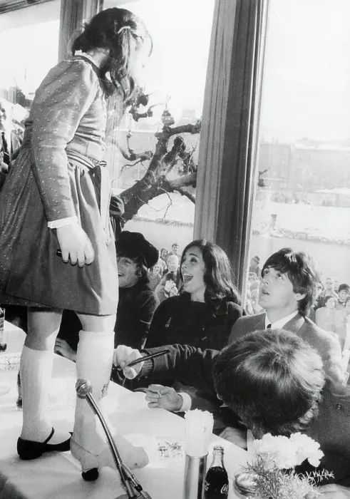 Framed Print : Ringo Starr Signing Little Girls Cast Framed Print : Ringo Starr Signing Little Girls Cast