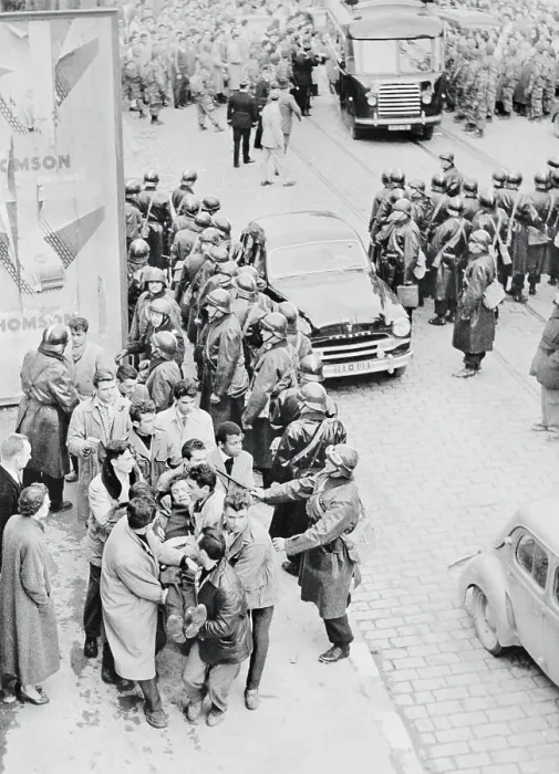 Framed Print : Rioters in Algiers as French President Mollet Arrives