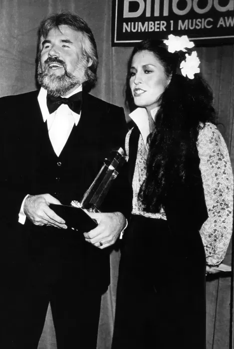 Framed Print : Rita Coolidge And Kenny Rogers At The Billboard Music Awards Framed Print : Rita Coolidge And Kenny Rogers At The Billboard Music Awards