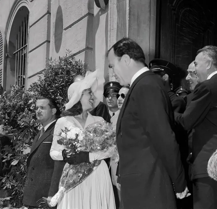 Framed Print : Rita Hayworth and Ali Khan Leaving Vallauris City Hall Framed Print : Rita Hayworth and Ali Khan Leaving Vallauris City Hall