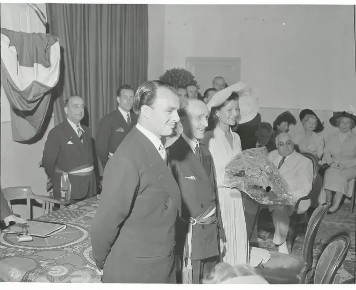 Framed Print : Rita Hayworth and Aly Khan Posing with Mayor Framed Print : Rita Hayworth and Aly Khan Posing with Mayor