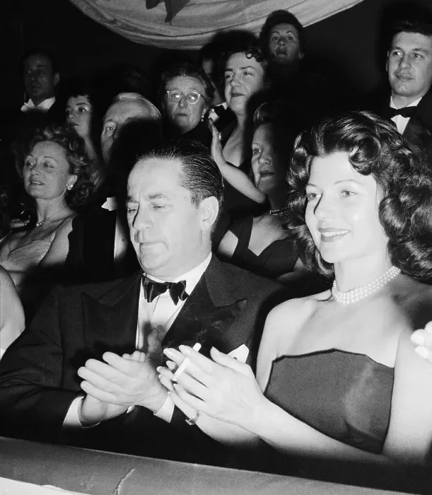 Framed Print : Rita Hayworth Applauding with Raymond Hakim Framed Print : Rita Hayworth Applauding with Raymond Hakim