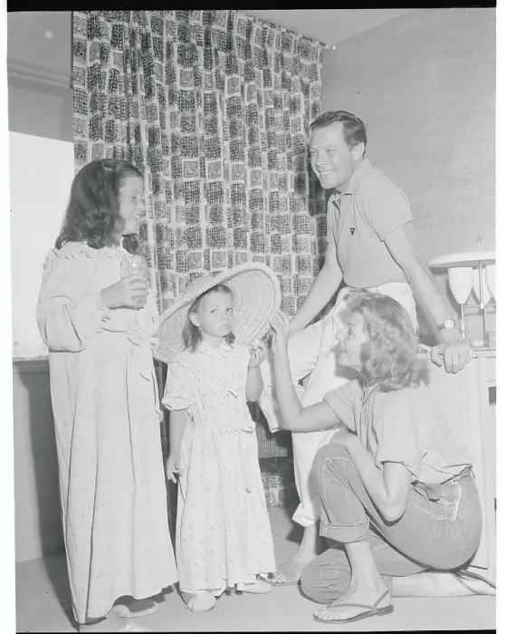 Framed Print : Rita Hayworth with Daughters and Dick Haymes Framed Print : Rita Hayworth with Daughters and Dick Haymes