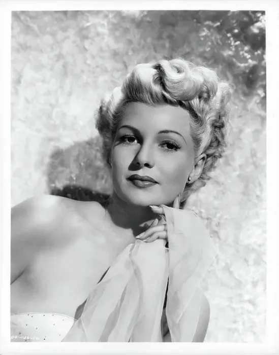 Framed Print : Rita Hayworth In The Lady From Shanghai Framed Print : Rita Hayworth In The Lady From Shanghai