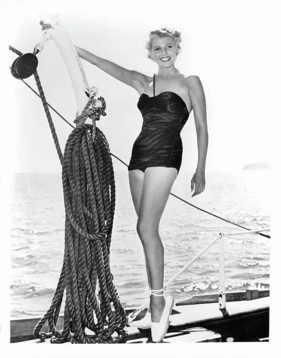 Framed Print : Rita Hayworth In The Lady From Shanghai Framed Print : Rita Hayworth In The Lady From Shanghai