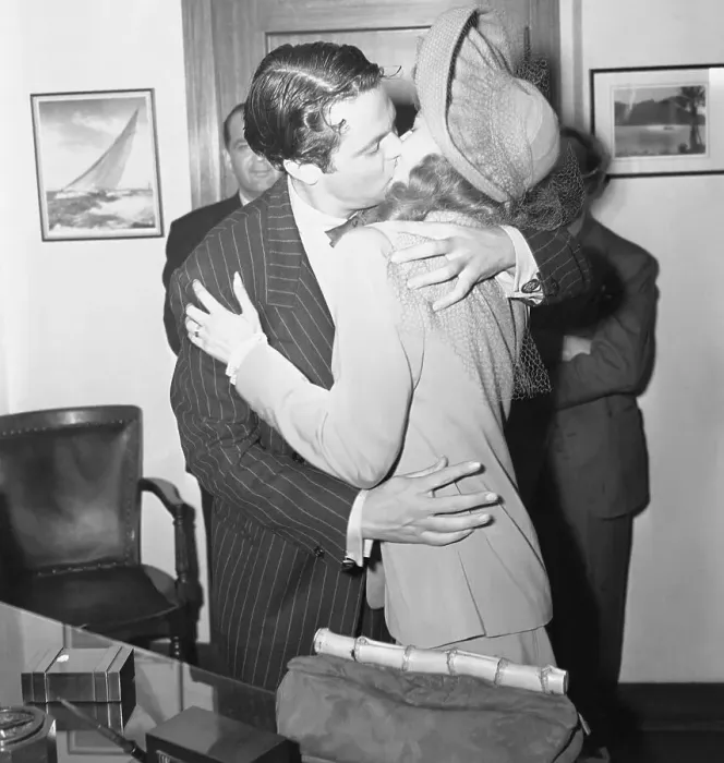 Framed Print : Rita Hayworth Marries Orson Welles Framed Print : Rita Hayworth Marries Orson Welles