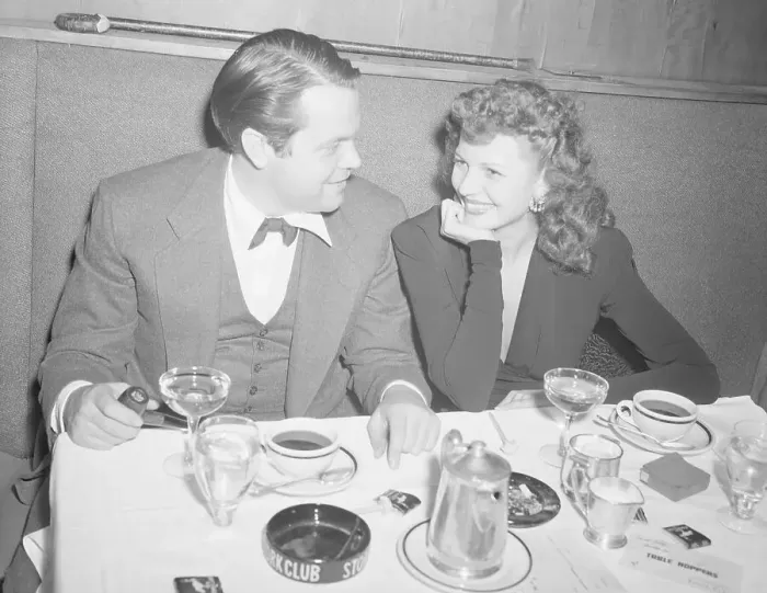Framed Print : Rita Hayworth And Orson Welles Eating Framed Print : Rita Hayworth And Orson Welles Eating