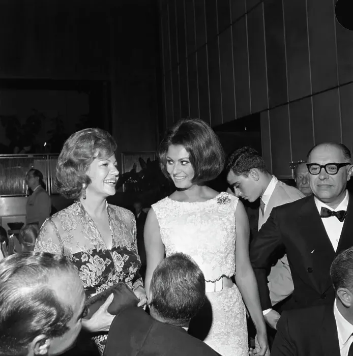 Framed Print : Rita Hayworth and Sophia Loren Chatting Framed Print : Rita Hayworth and Sophia Loren Chatting