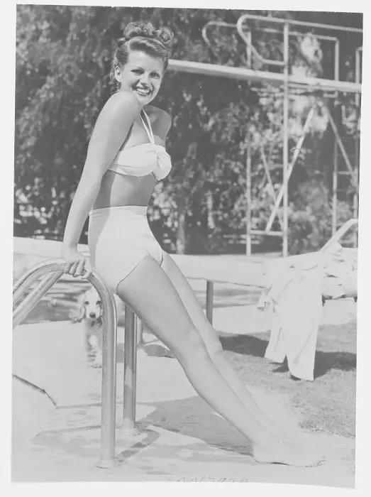 Framed Print : Rita Hayworth in Swimsuit Framed Print : Rita Hayworth in Swimsuit