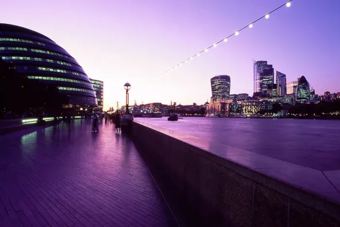 Framed Print : Riverbank and the city skyline of London at dusk Framed Print : Riverbank and the city skyline of London at dusk