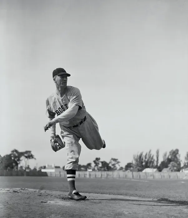 Framed Print : R.'Lefty Grove Piching Leg In Air 1941 Framed Print : R.'Lefty Grove Piching Leg In Air 1941