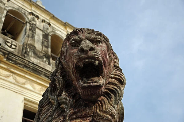 Roaring Lion Statue and LeAon Cathedral, Nicaragua