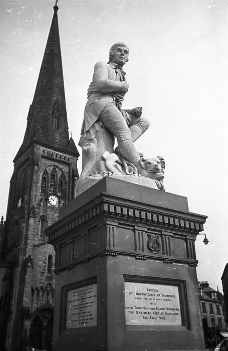 Framed Print : Robert Burns Statue Framed Print : Robert Burns Statue