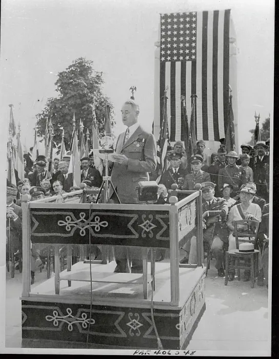 Framed Print : Robert McCormick Speaking at War Memorial Framed Print : Robert McCormick Speaking at War Memorial