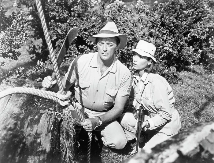 Framed Print : Robert Mitchum and Elsa Martinelli in Rampage