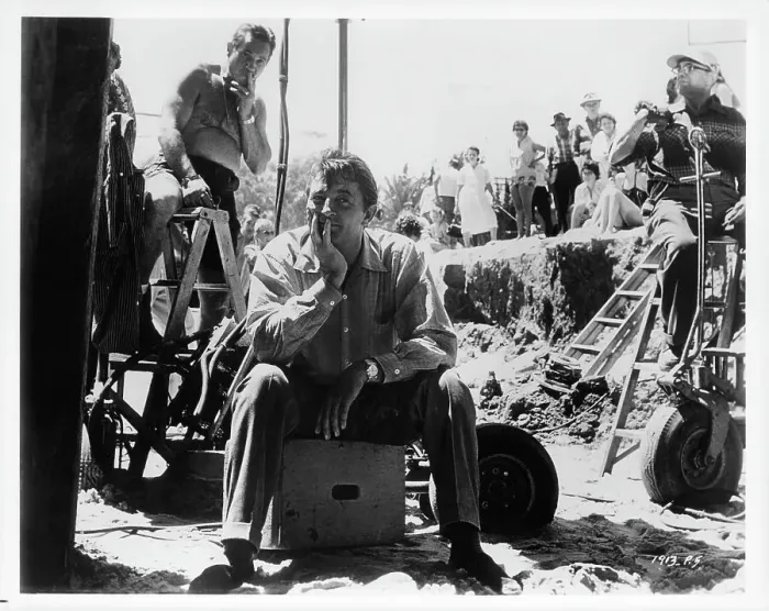 Framed Print : Robert Mitchum In Heaven Knows, Mr. Allison