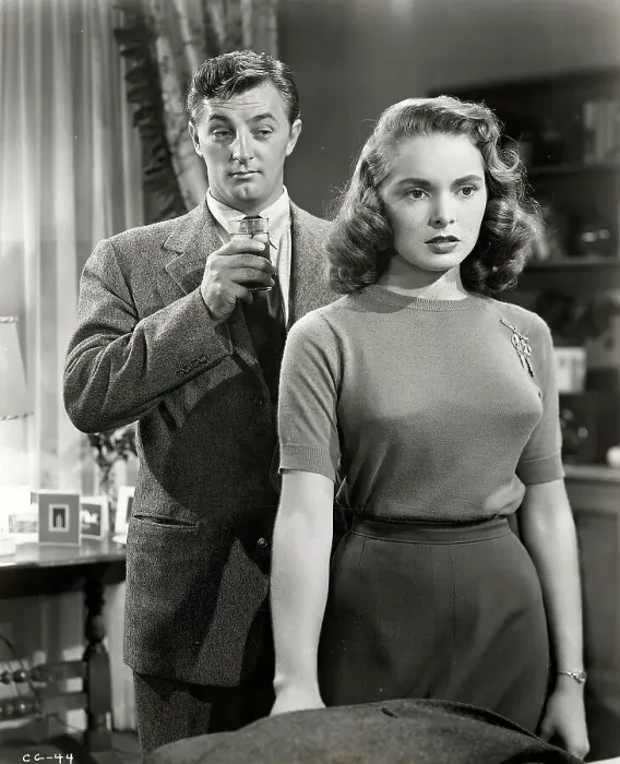 Framed Print : Robert Mitchum with Janet Leigh