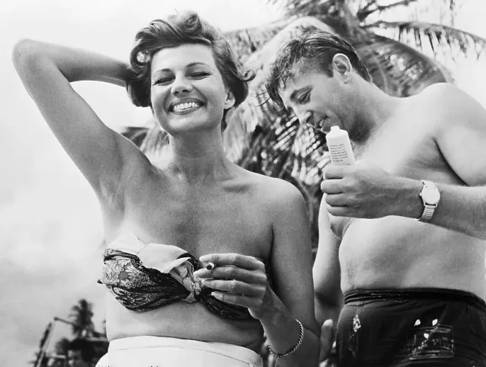 Framed Print : Robert Mitchum Putting Suntan Lotion on Rita Hayworth Framed Print : Robert Mitchum Putting Suntan Lotion on Rita Hayworth