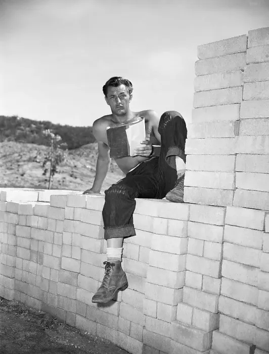 Framed Print : Robert Mitchum Sitting On Wall W / Script Framed Print : Robert Mitchum Sitting On Wall W / Script