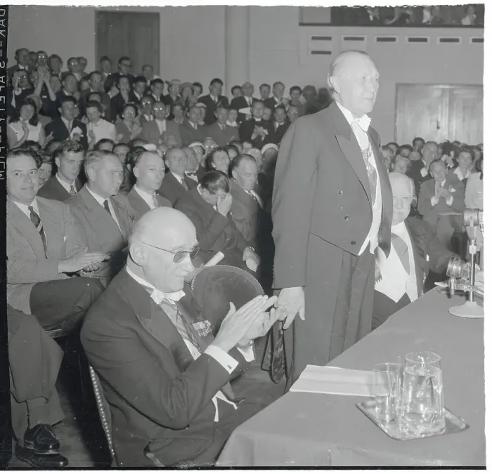 Framed Print : Robert Schuman Applauding Konrad Adenauer Framed Print : Robert Schuman Applauding Konrad Adenauer