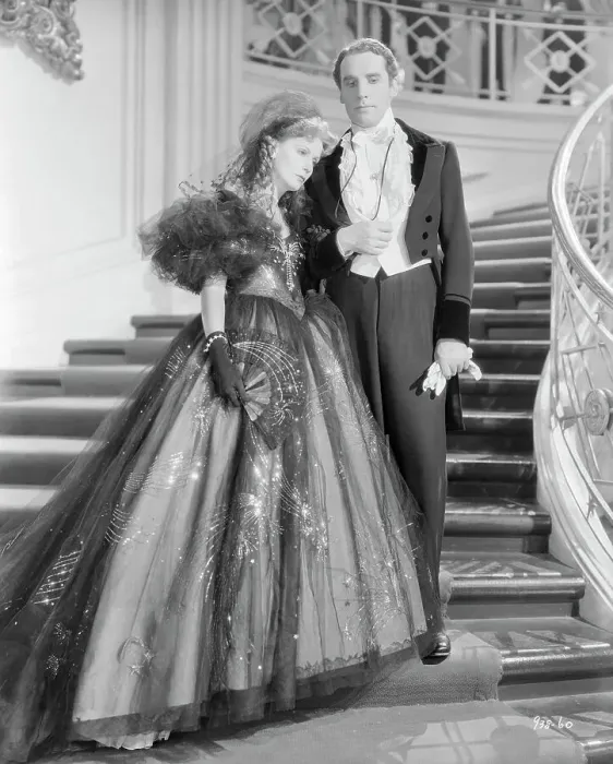 Framed Print : Robert Taylor and Greta Garbo in Camille