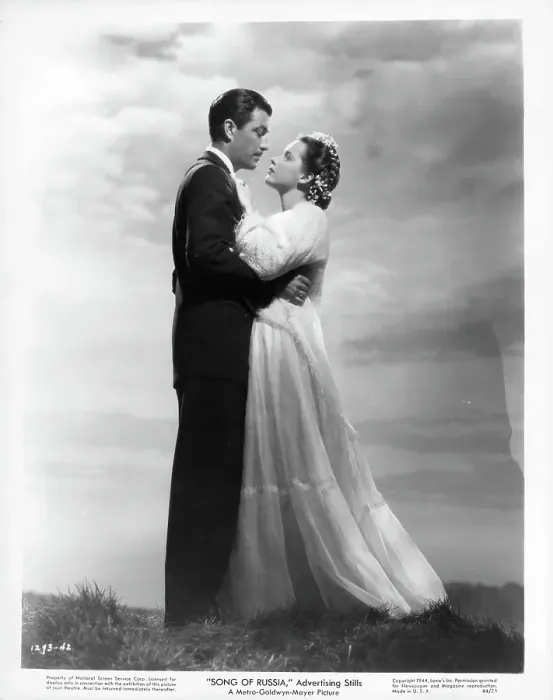 Framed Print : Robert Taylor And Susan Peters In Song Of Russia Framed Print : Robert Taylor And Susan Peters In Song Of Russia
