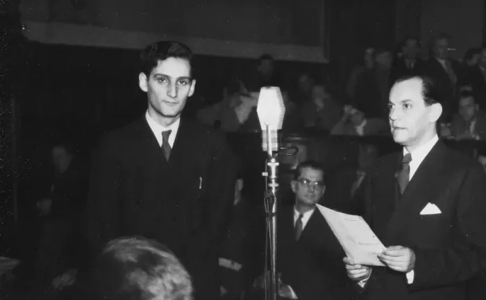Framed Print : Robert Vogeler and Edgar Sanders During Espionage Trial Framed Print : Robert Vogeler and Edgar Sanders During Espionage Trial