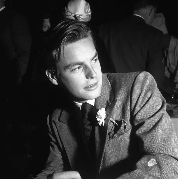 Framed Print : Robert Wagner At An Event Framed Print : Robert Wagner At An Event