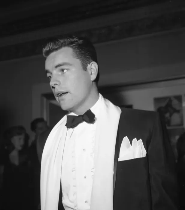 Framed Print : Robert Wagner At An Event Framed Print : Robert Wagner At An Event