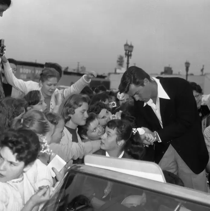 Framed Print : Robert Wagner With Fans